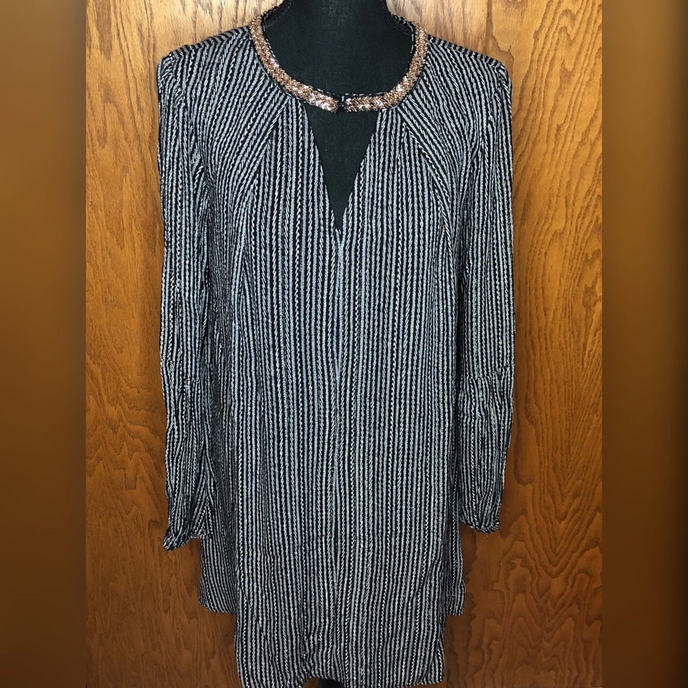 Key hole dress with jeweled neckline